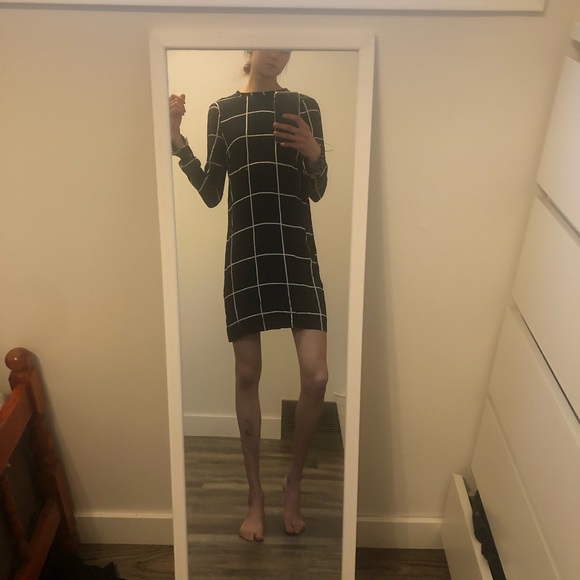 Chic, black and white dress - Picture 1 of 4